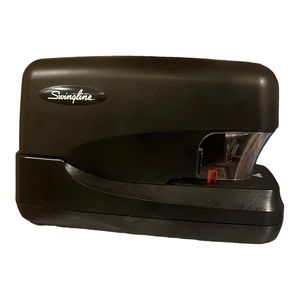 Swingline 69270E Electric High Capacity Stapler Staples up to 70 sheet